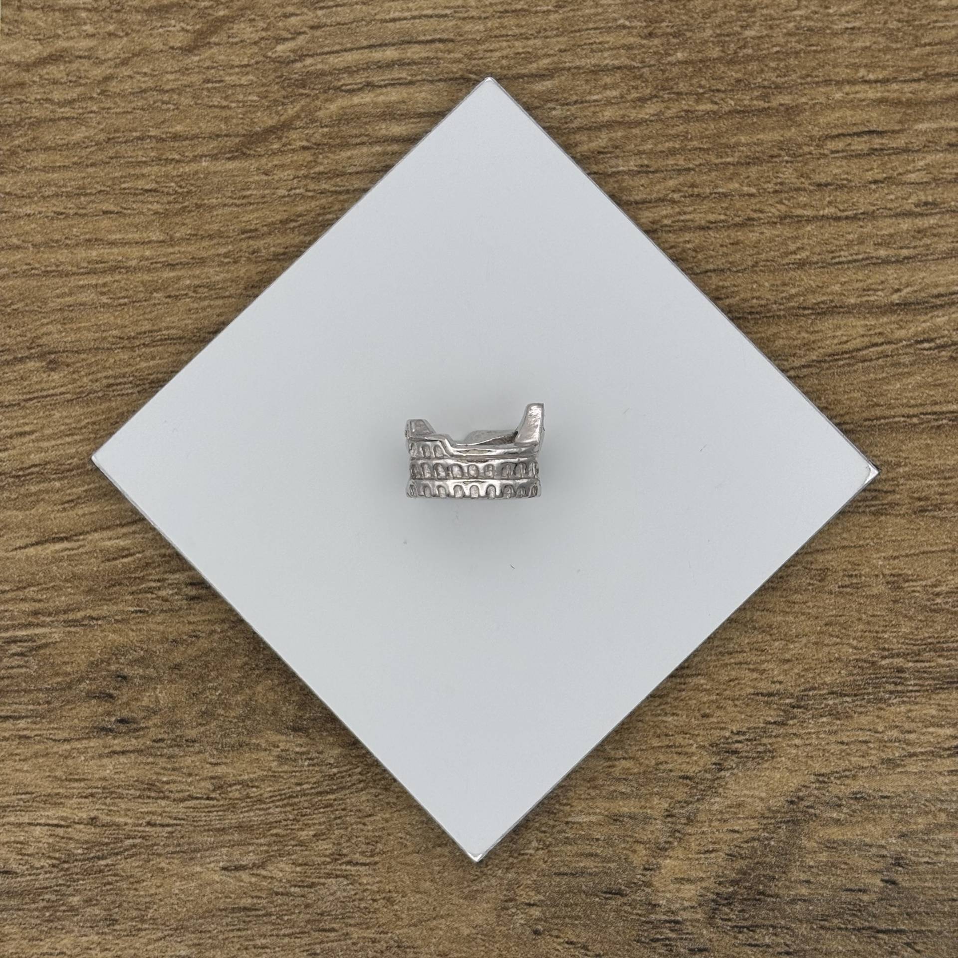 Colosseum ezüst charm